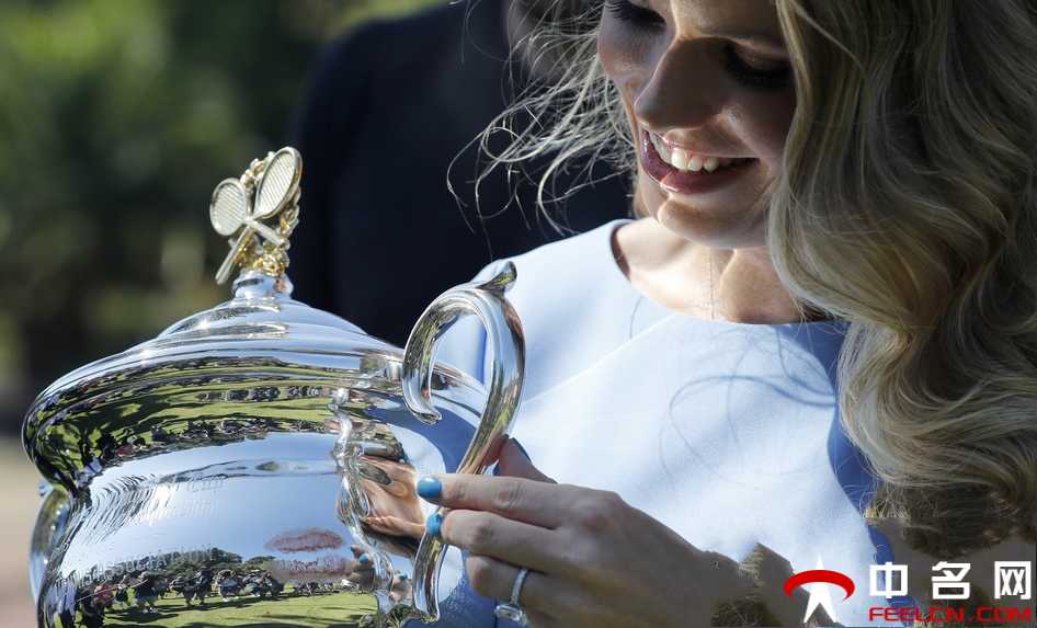 澳网新科女单冠军沃兹尼亚奇夺冠写真：笑靥如花幸福满满