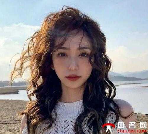 2021年最火大卷发型浪漫柔美的卷发推荐