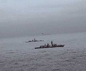 俄军舰频频逼近英国领海 英国海军派舰“伴航”